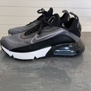 Women Nike Air Max 2090 Size 6.5